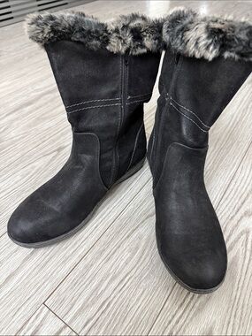 📍 NWT Black Faux-Fur Trim Women's Winter Boots
